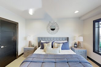 New Listing! Ski & Golf Haven W/ 2 Luxe S 6 Bedroom Townhouse