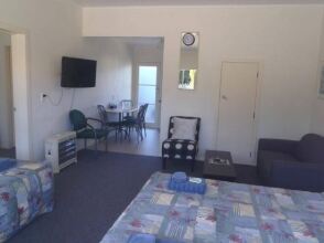 Cambrian Lodge Motel, фото 33