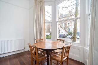 Lovely 2BR Home in South London, 4 Guests, фото 8