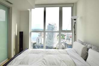 Bright 2 Bed Lakeview Suite, фото 6