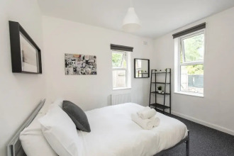 Modern Sleeps 5 - 1BR Home in Manchester, фото 24