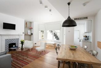 Beautiful 2BR Home in West Kensington, 6 Guests, фото 3