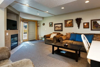 2BR Empire House Condo by RedAwning, фото 5