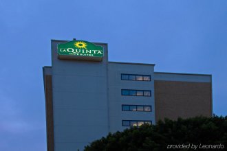 La Quinta Inn & Suites Lax, фото 1