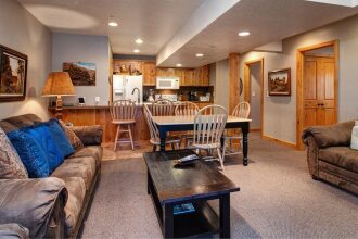 2BR Empire House Condo by RedAwning, фото 4