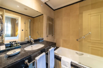 Eugenia De Montijo Autograph Collection, фото 17 Eugenia De Montijo Autograph Collection, фото 17