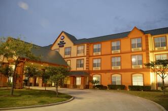 Best Western Plus Hobby Airport Inn & Suites