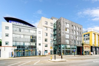 Modern 4 Bedroom Canal-side North London Flat, фото 13