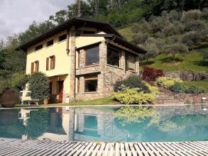 Classy Villa in Pisogne With Garden, Bbq, Pool, Sun-loungers, фото 29