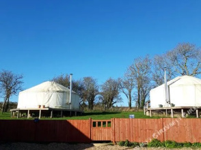 Kids Love Yurts Caravan Park, фото 12