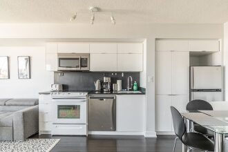 Simply Comfort. Elegant Downtown Apt, фото 13