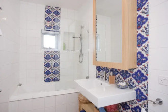 Four Kings Apartments, фото 8