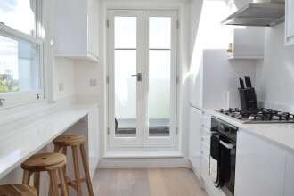 Bright 2 Bedroom With Balcony in Wandsworth, фото 9