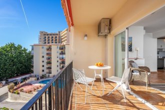 Lovely Beachfront Apartment with Sunny Balcony Ref 35