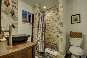 Austin Condo in Hip Travis Heights - 1 Br condo by RedAwning, фото 9 Austin Condo in Hip Travis Heights - 1 Br condo by RedAwning, фото 9