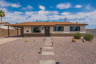 3BR Home Papago Park by WanderJaunt