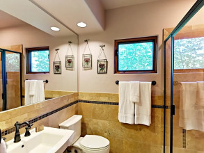 Charming 3BR w/ Balcony & Fire Pit, фото 15 Charming 3BR w/ Balcony & Fire Pit, фото 15