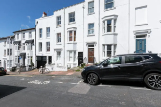 Clifton Place With Outside Terrace - Guest Homes, фото 21