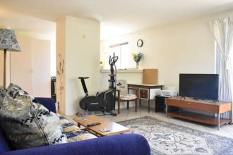 Leafy 1 Bedroom City Oasis With Pool and Terrace, фото 21