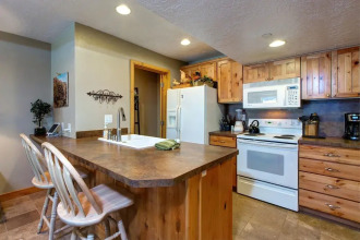 2BR Empire House Condo by RedAwning, фото 8