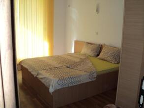 Meni Apartments And Guest Rooms, фото 2