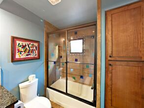 Charming 3BR w/ Balcony & Fire Pit, фото 21 Charming 3BR w/ Balcony & Fire Pit, фото 21