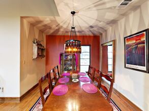 Charming 3BR w/ Balcony & Fire Pit, фото 5 Charming 3BR w/ Balcony & Fire Pit, фото 5