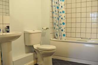 Lovely Spacious 1 Bedroom Flat in East London, фото 9