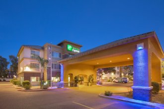 Holiday Inn Express & Suites Phoenix Tempe - University