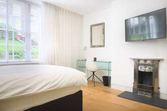 Modern 3 Bedroom Camden Flat With Garden