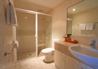 Riverside Holiday Apartments, фото 42