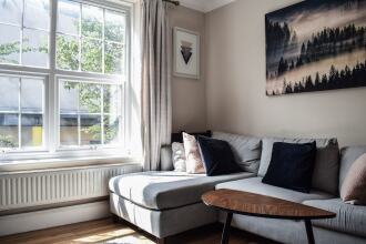 Charming 3 Bedroom Apartment From Cutty Sark, фото 26