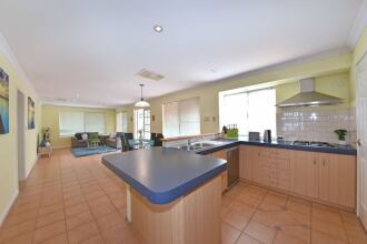 Redcliff Home Close to City & Airport, фото 11