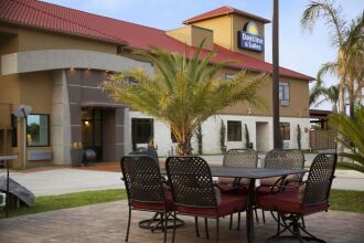 Days Inn & Suites by Wyndham Houston North-Spring