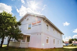 Easy Livin Apartment Hotel by Stubor