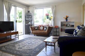 Leafy 1 Bedroom City Oasis With Pool and Terrace, фото 9