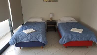 M1 George Apartment by the Airport, фото 7