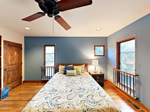 Charming 3BR w/ Balcony & Fire Pit, фото 16 Charming 3BR w/ Balcony & Fire Pit, фото 16