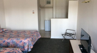 Embassy Motel, фото 21