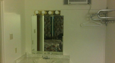 Embassy Motel, фото 16