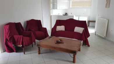 M1 George Apartment by the Airport, фото 8