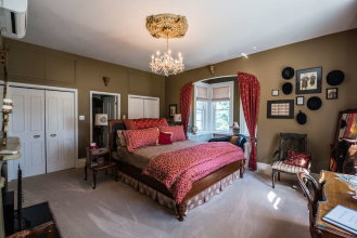 Hughson Hall Bed & Breakfast, фото 3