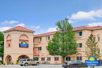 Days Inn & Suites by Wyndham Airport Albuquerque