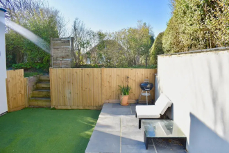 Modern 2 Bedroom Garden House, фото 9