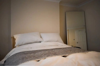 Private, Spacious & Central 1 Bedroom Flat in Brighton, фото 16