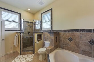 Stylish 3BR in Austin by RedAwning, фото 12 Stylish 3BR in Austin by RedAwning, фото 12