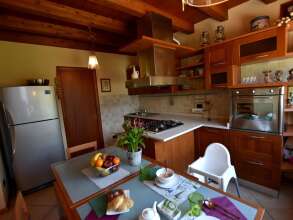 Classy Villa in Pisogne With Garden, Bbq, Pool, Sun-loungers, фото 10