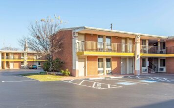 Econo Lodge & Suites Historic District, фото 21