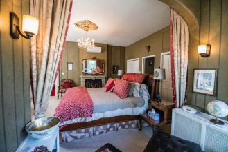 Hughson Hall Bed & Breakfast, фото 2