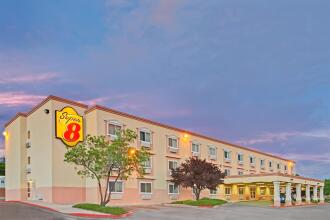 Super 8 by Wyndham Albuquerque East